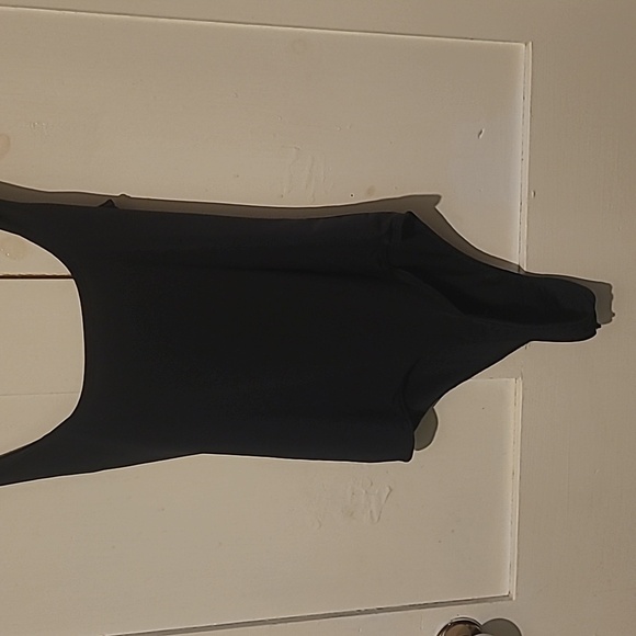 NWOT Abercrombie & Fitch Black Women's Bodysuit With Cut Out - Picture 5 of 7